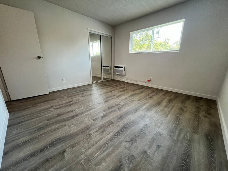 Building Photo - 429 W Elk Ave