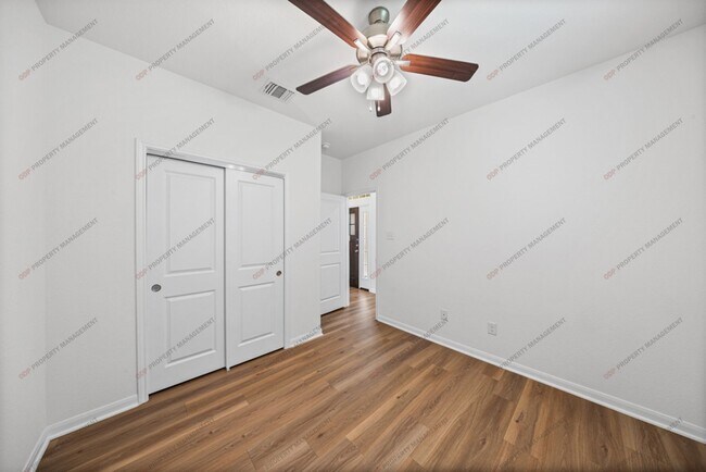Building Photo - 8114 Timber Holw Ln