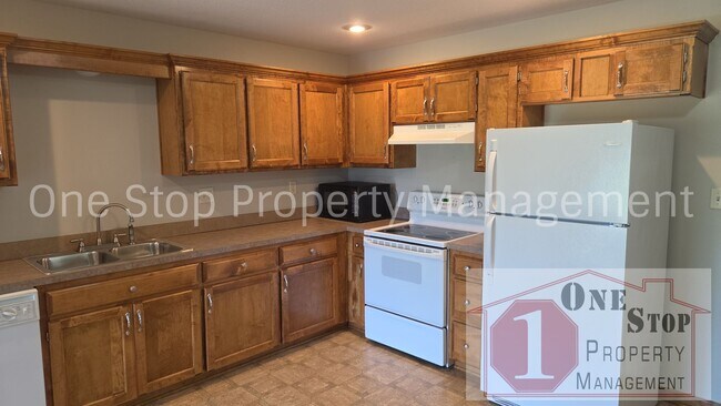 Building Photo - 1105 NW Willow Dr