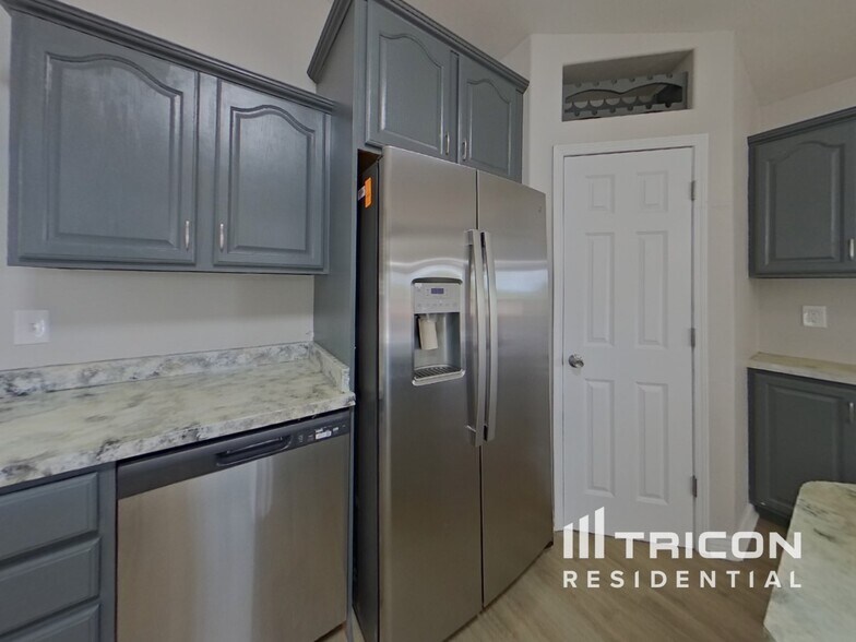 Building Photo - 441 Valley Hi Cir