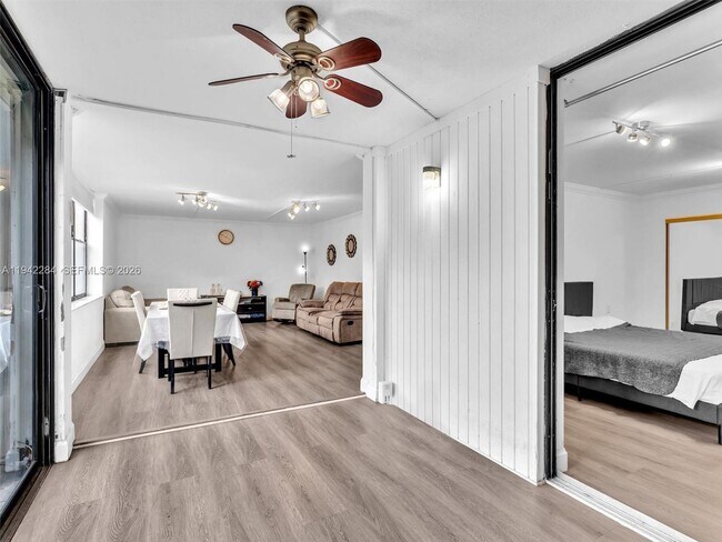 Building Photo - 20381 NE 30th Ave