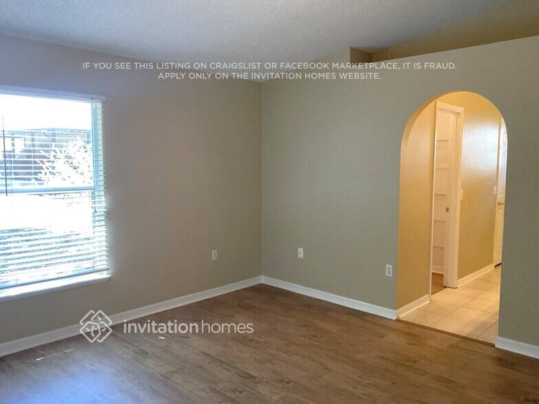 Building Photo - 1710 W Marshall Lake Dr