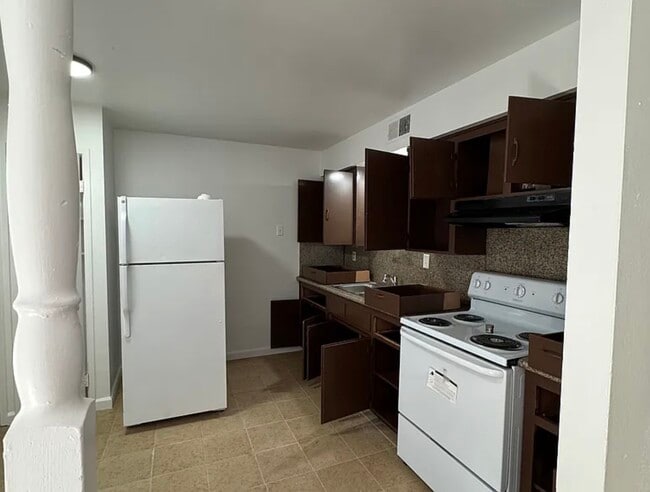 Building Photo - 3065 E Weldon Ave