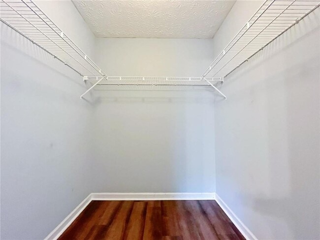 Building Photo - 3060 Oak Meadow Dr