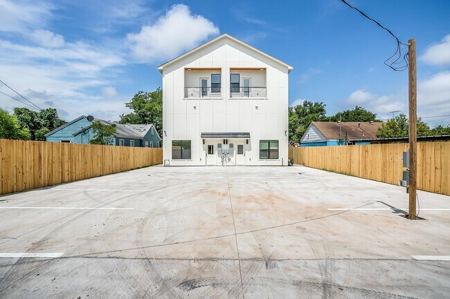 Building Photo - 3129 Forest Park Blvd