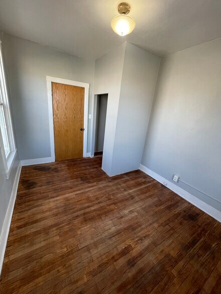 Building Photo - 302 S 8th St