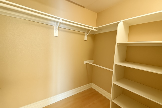 Building Photo - Meridian 2 BDR /2 BATH Luxury Condo - RESO...