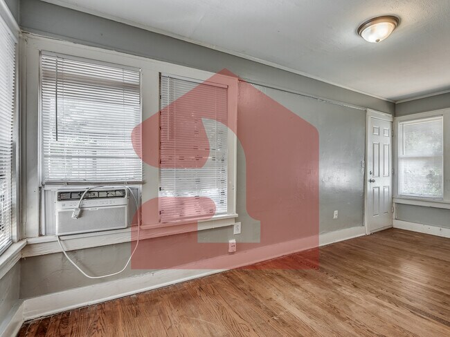 Building Photo - 2309 1/2 N Florida Ave