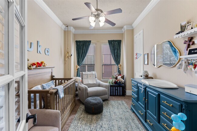 Building Photo - 1045 W 22nd St