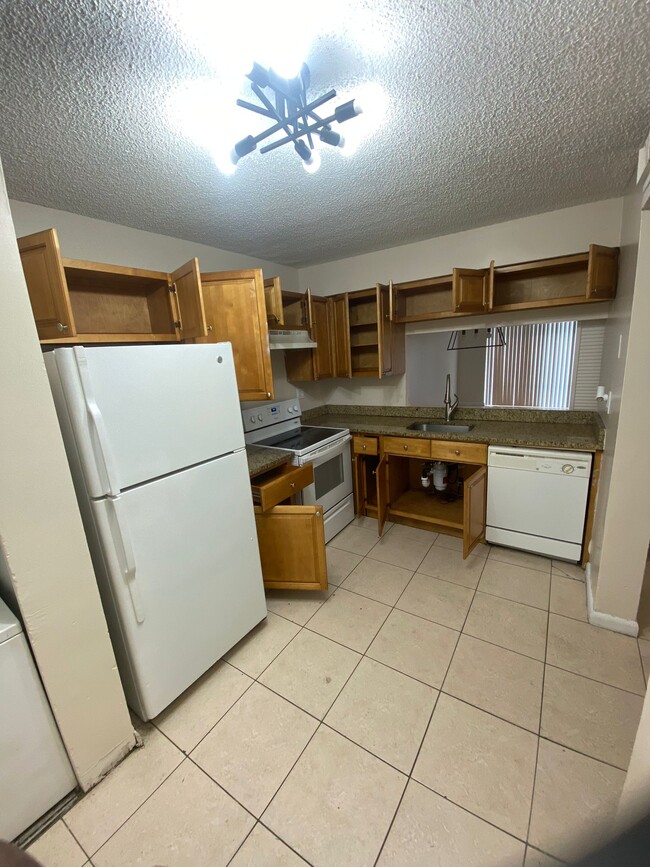 Building Photo - 2571 NW 56th Ave