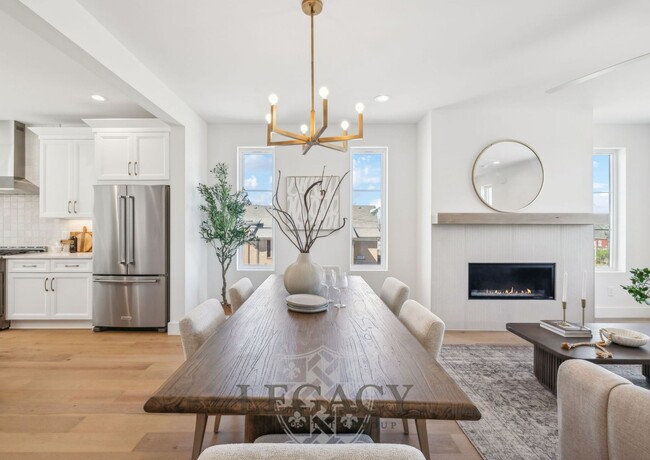 Building Photo - 1019 12th Ave N