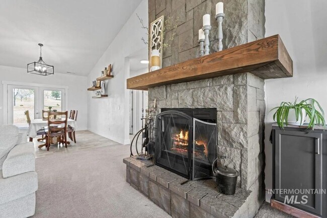 Building Photo - Beautiful 4/3 on TimberStone Golf Course