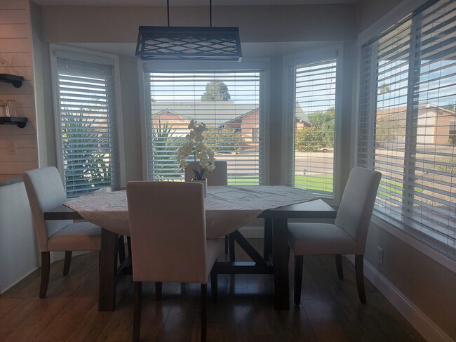 Dining area - 8879 E Friess Dr