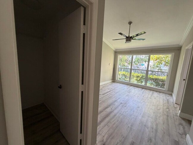 Building Photo - 7657 Sanctuary Dr
