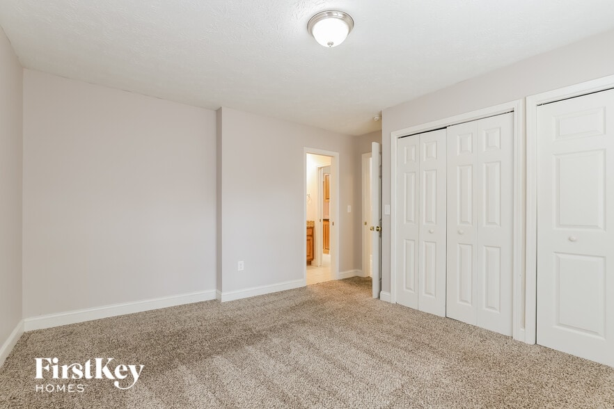 Building Photo - 2440 Thompson Mill Rd