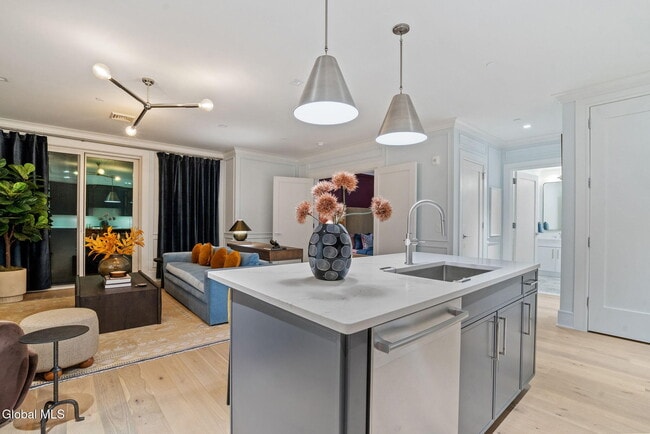 Building Photo - 19 Washington St