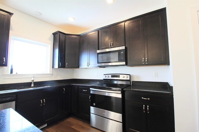 Building Photo - 1145 Bluemoon Dr