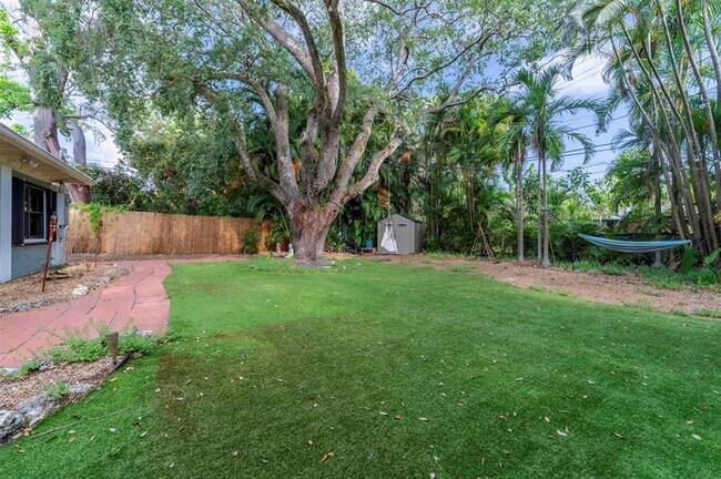 Building Photo - 917 SW 18th Ct