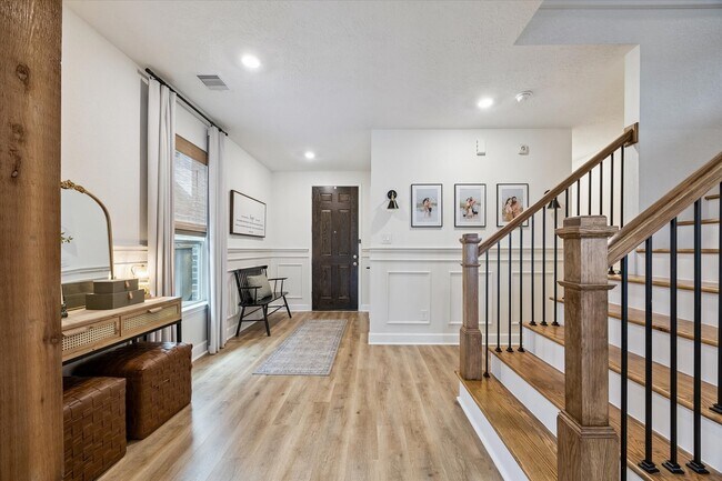 Building Photo - 25227 Sierra Mnr Ct