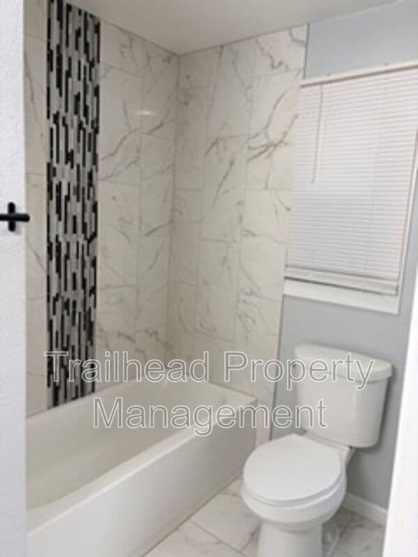 Building Photo - 2911 N Walnut St