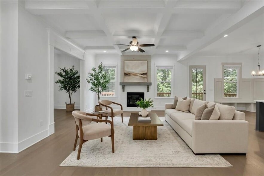Building Photo - 6181 Shoreland Cir