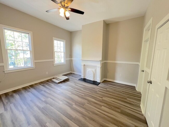 Building Photo - 3 BED | 2 BATH | VICTORIAN DISTRICT | PRIVATE BACK PATIO