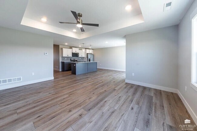 Building Photo - Open-Concept Modern 3 Bedroom, 3 bathroom house