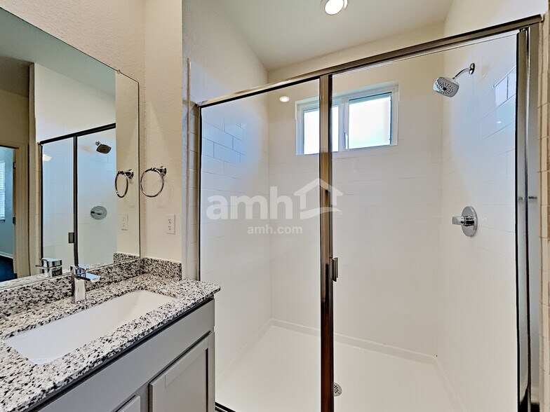 Building Photo - 2721 Wolfcreek
