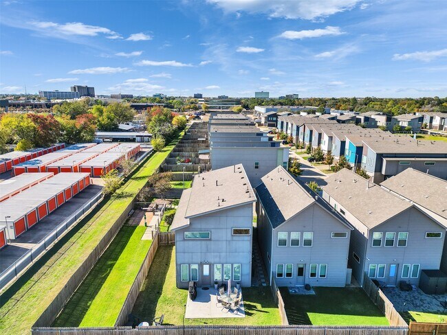 Building Photo - 5702 Rucio Ln