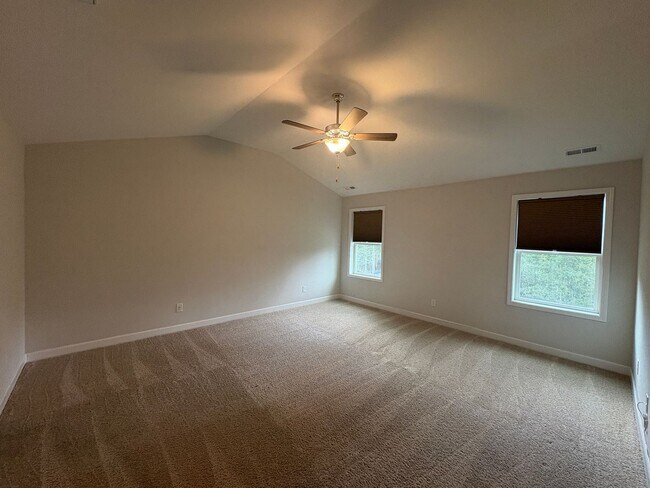 Building Photo - Gorgeous 4 Bed, 2.5 Bath Home in Fayetteville