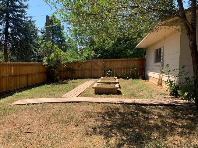 Building Photo - 4 bed/2 bath Home located in central Fort Collins off Drake