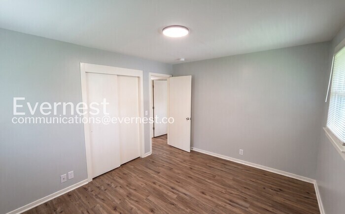 Building Photo - 130 Roberta Dr