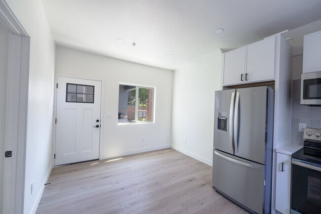 Building Photo - 2860 Webster Ave