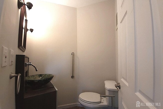 Building Photo - 425 W Broad St