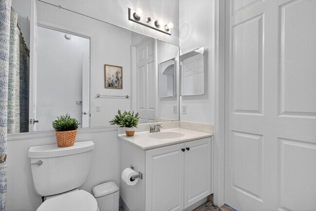 Building Photo - 4700 SW 160th Ave