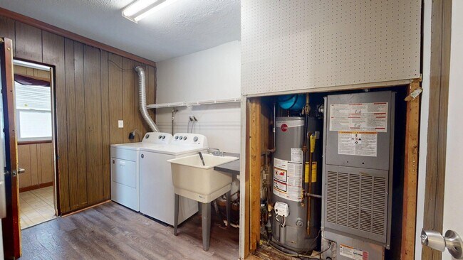 Building Photo - 7405 Marlborough Ave