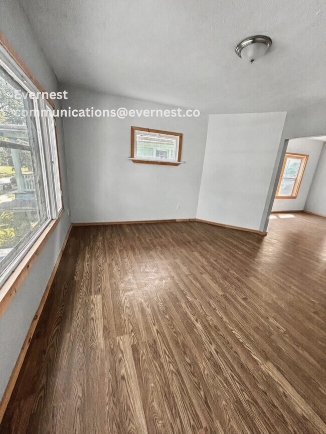 Building Photo - 10110 Parkgate Ave