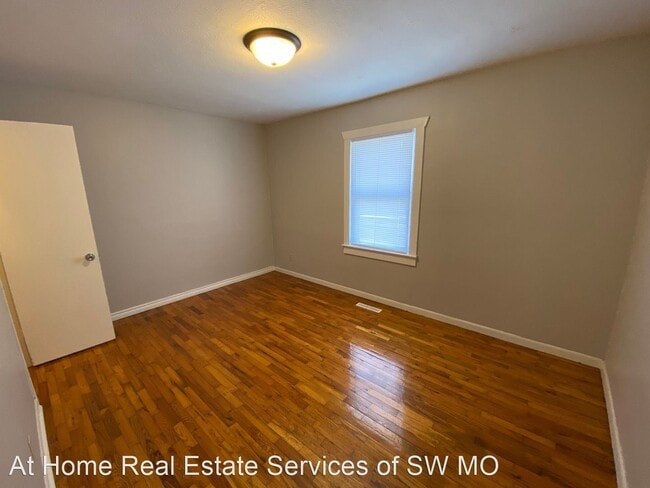 Building Photo - 861-867 S Crutcher Ave