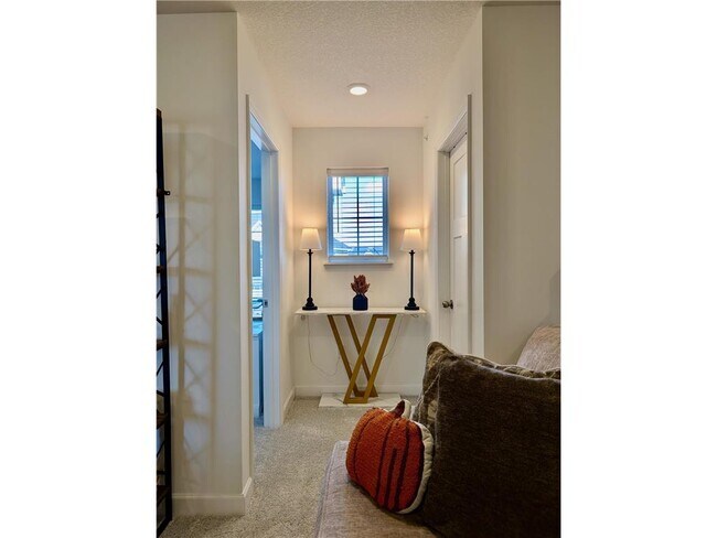 Building Photo - 1073 Jubert Dr