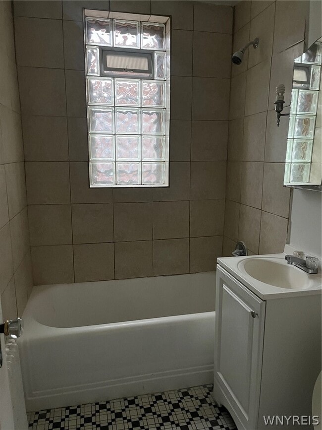 Building Photo - 19 Hodge Ave