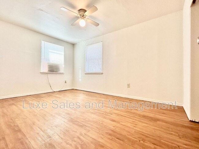 Building Photo - 1700 Karen Dr