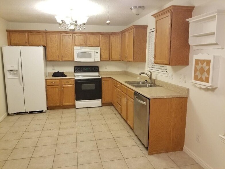 Building Photo - 729 Apple Grove Ln