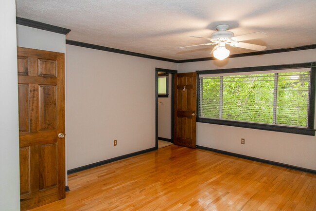 Building Photo - Welcome to Arborgate! Spacious Condo in He...