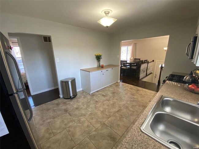 Building Photo - 7 Edgeworth Ave