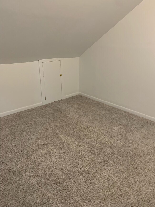 Building Photo - 159 Analomink St