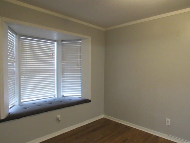 Building Photo - 303 Merganzer Dr