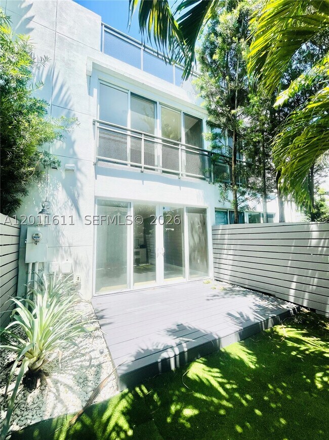 Building Photo - 822 NE 19th Terrace