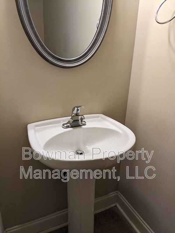Building Photo - 460 S Barnett Shoals Rd