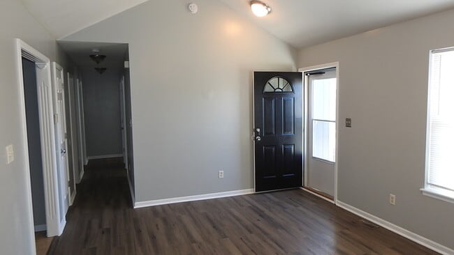 Building Photo - 3bed 2 full bath in Fort Osage Area