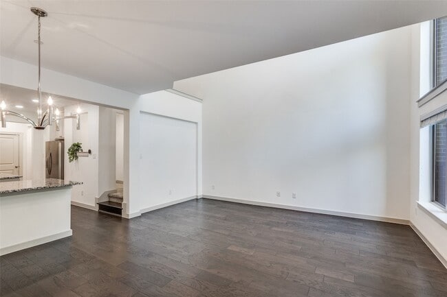 Building Photo - 1423 Lamb Dr